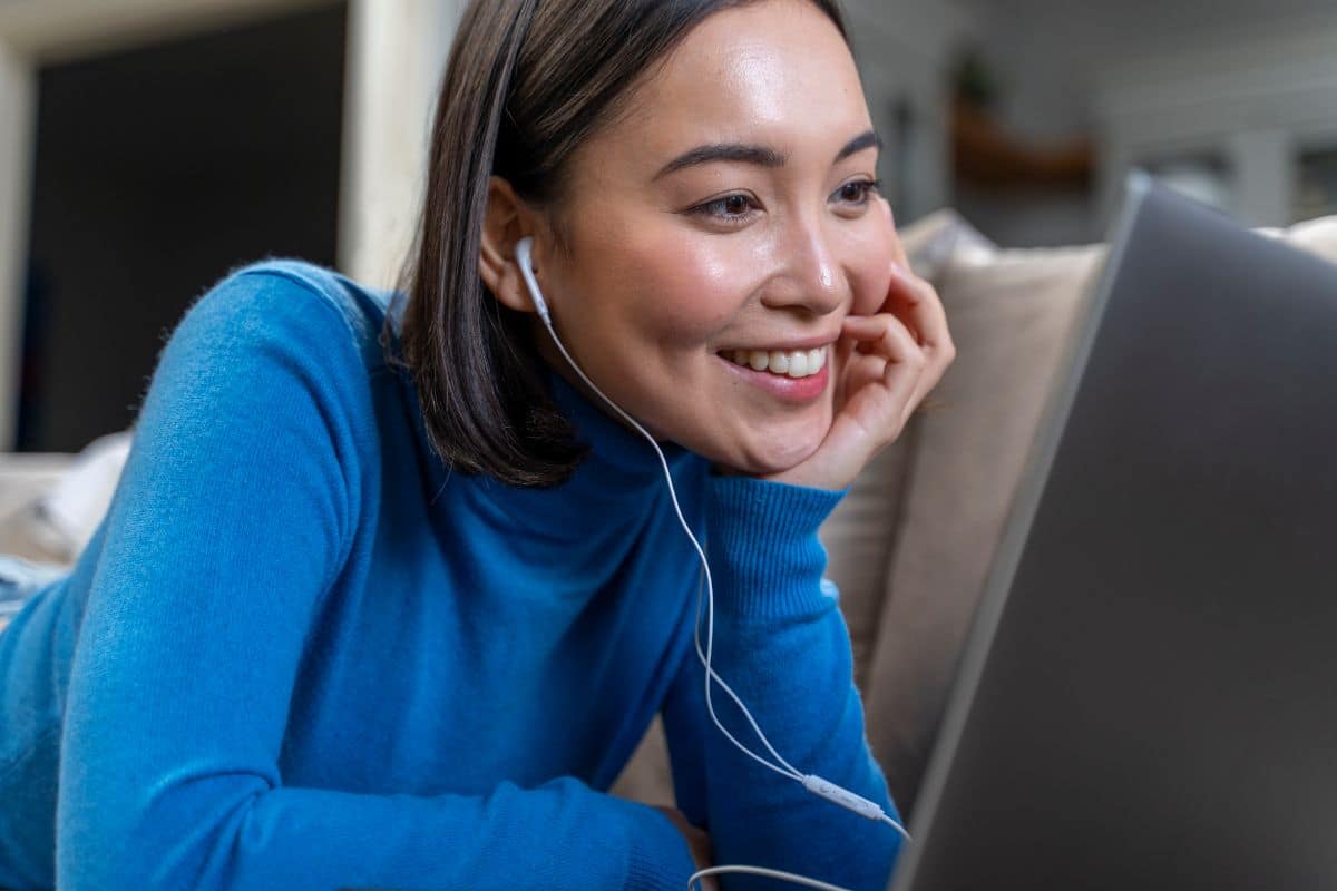 One of a Virtual Assistants in Remote Health Scheduling is smiling while working