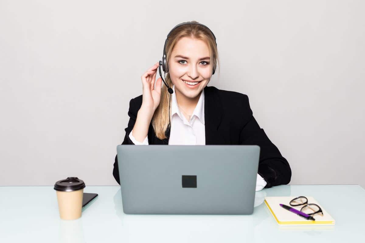 virtual receptionist free trial wearing black infront of her laptop
