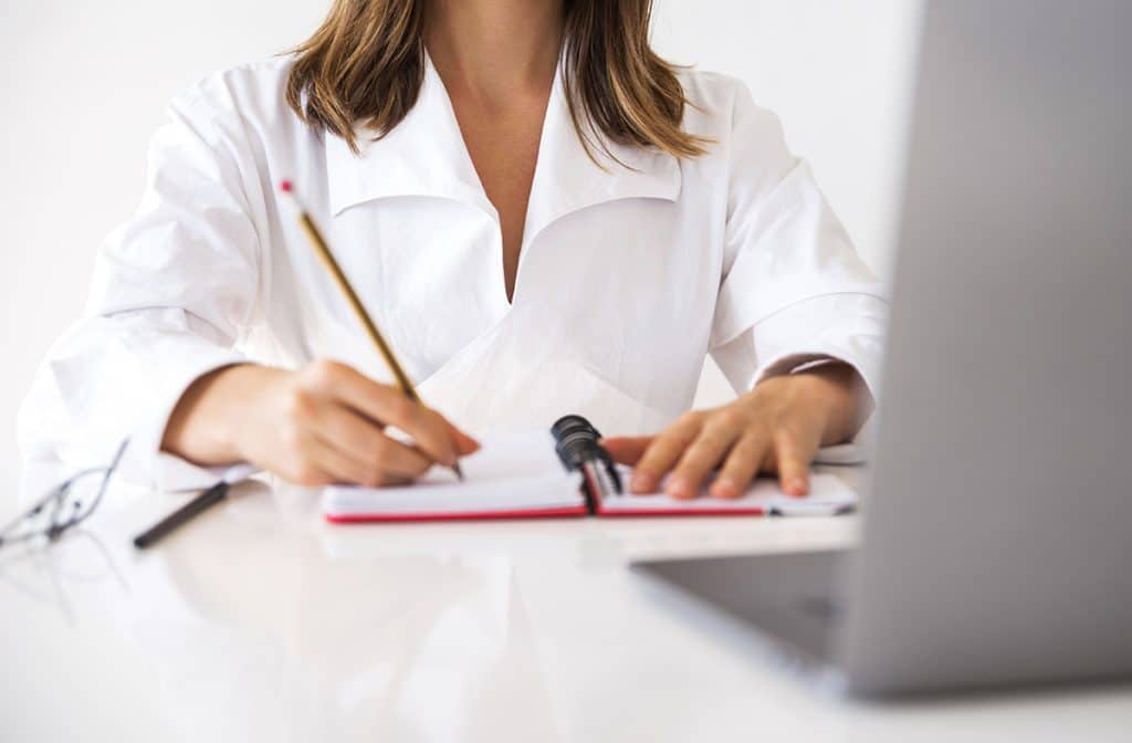 medical scribe role key responsibilities explained