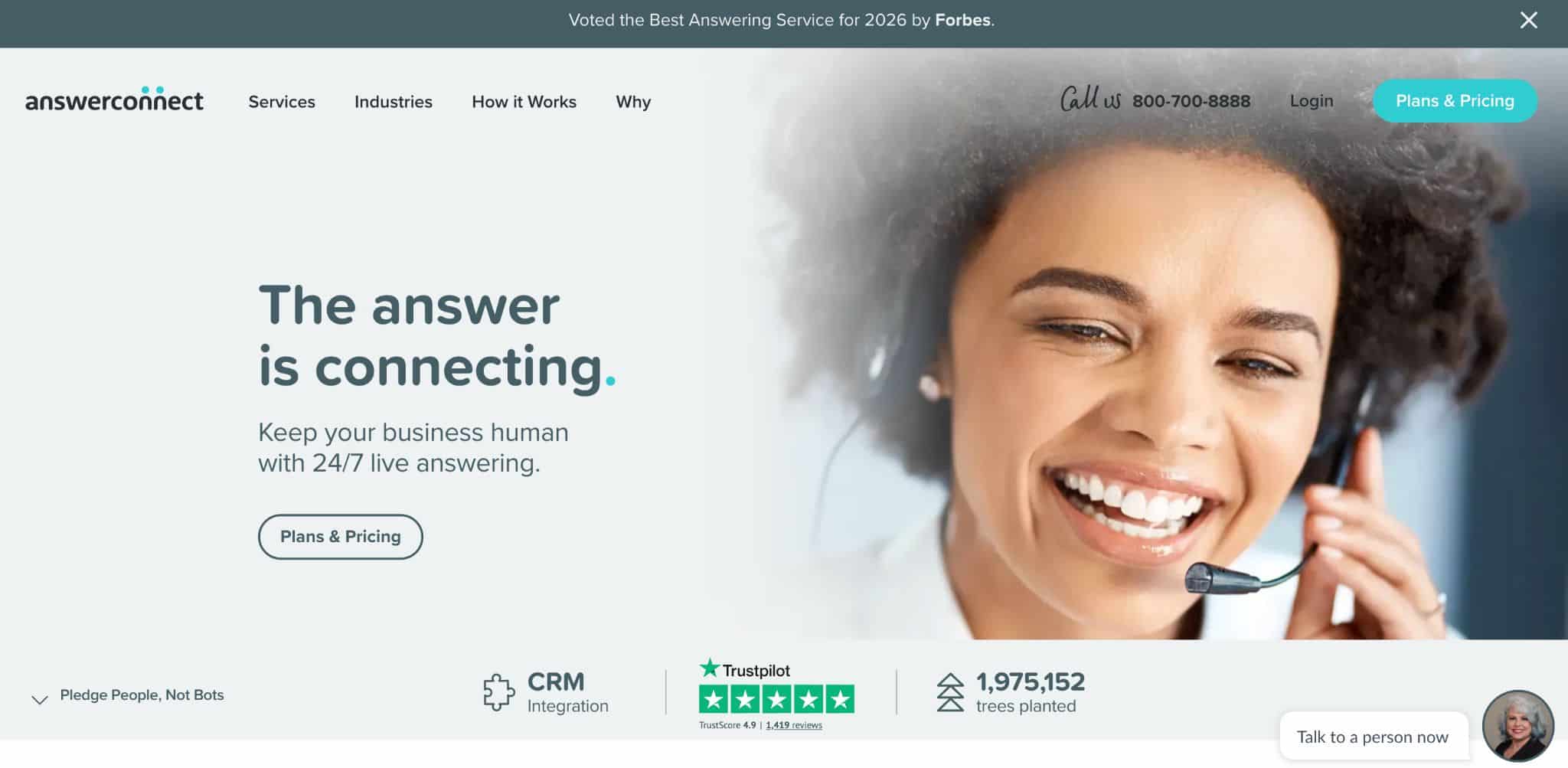 AnswerConnect website displaying 24/7 live answering with CRM integration features.